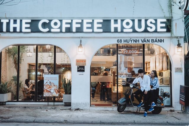 Mat tien The Coffee House