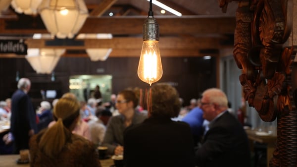 Thiết kế ánh sáng cho nhà hàng cần hướng tới thực khách