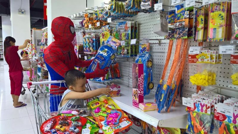 Các cửa hàng đồ chơi trẻ em được dịp ăn nên làm ra mùa trung thu