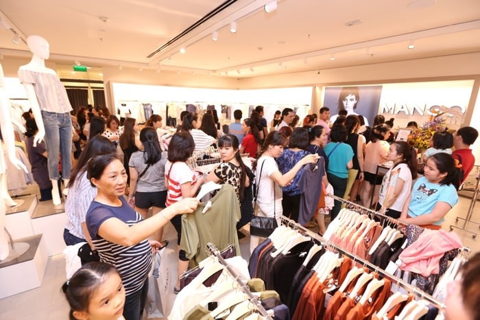 Nhu cầu mua sắm ngày càng cao của người Việt