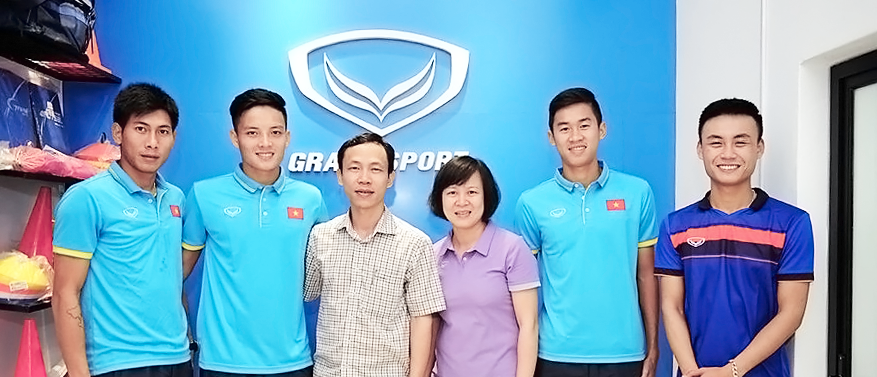 Bí Mật Kinh Doanh Của Thời Trang Hàng Hiệu Grand Sport